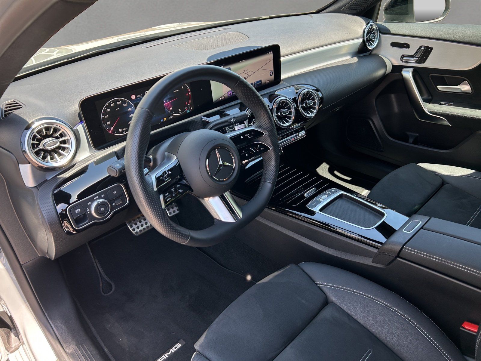 Fahrzeugabbildung Mercedes-Benz A200d Limo AMG SpecialEdition AHK Standhz DISTRO