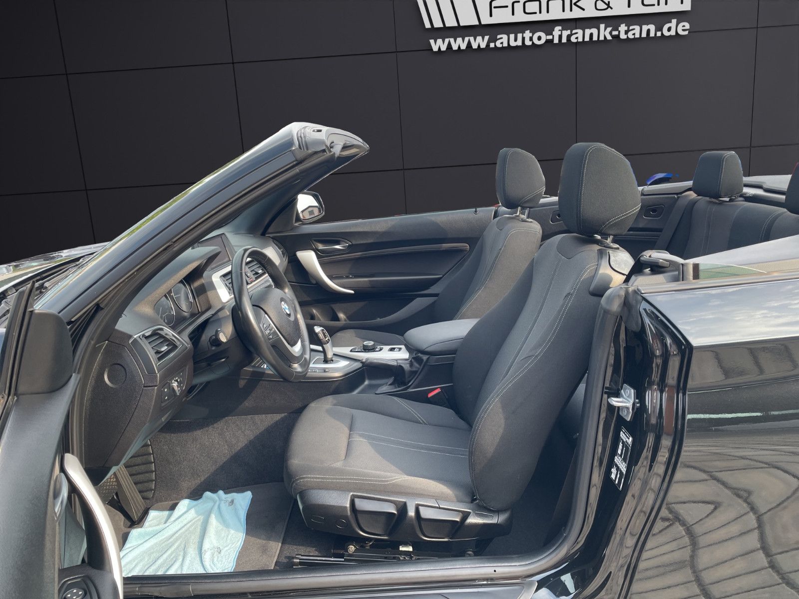 Fahrzeugabbildung BMW BMW 220 i Cabrio*Automatik*LED*PDC*DAB*