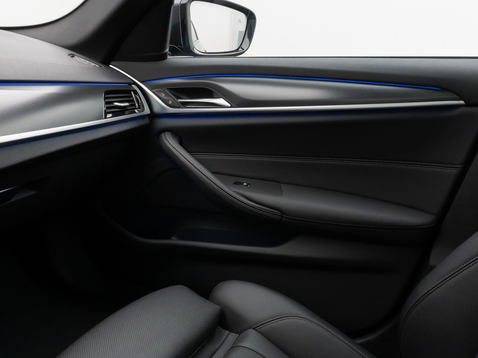 Fahrzeugabbildung BMW 520d xD M Sport Panorama Kamera DAB AHK Alarm