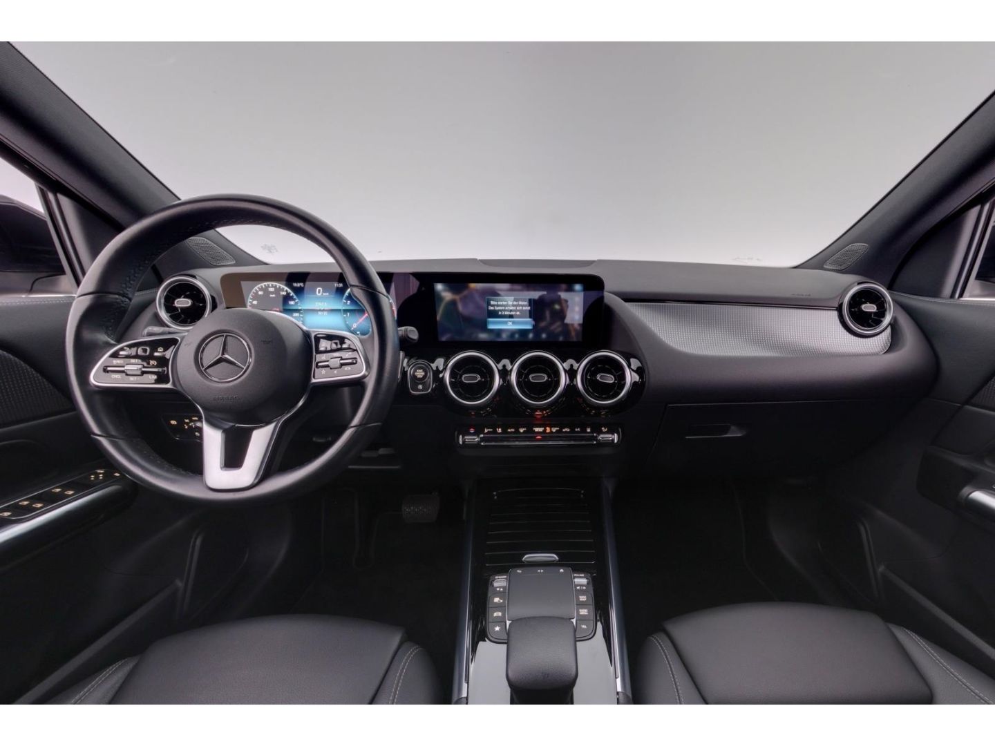 Mercedes-Benz GLA 200 7G-DCT Progressive+LED+NAVI+CARPLAY+PDC imagem 3
