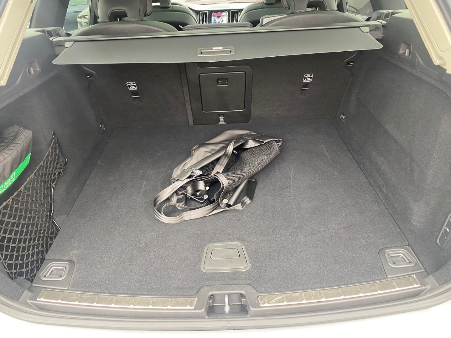 Volvo XC60 B5 Ultra Dark AWD MHEV Memory Sitze 360 Gra