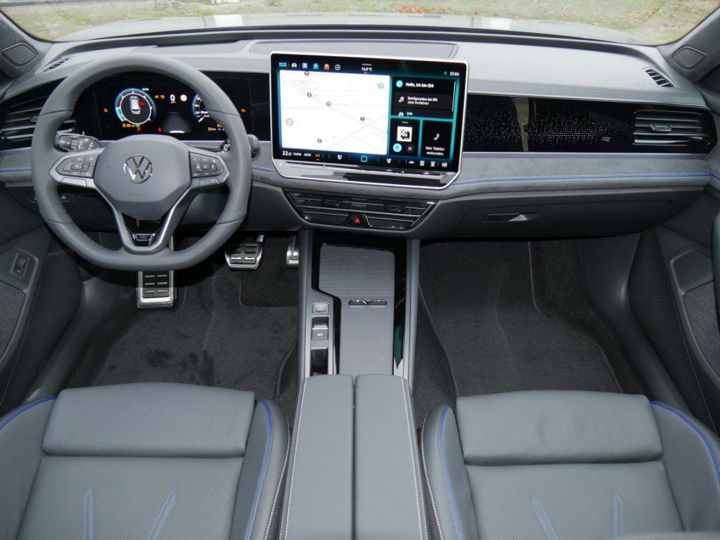 Fahrzeugabbildung Volkswagen Passat Variant 2.0 TDI 4Motion R-Line DSG AHK