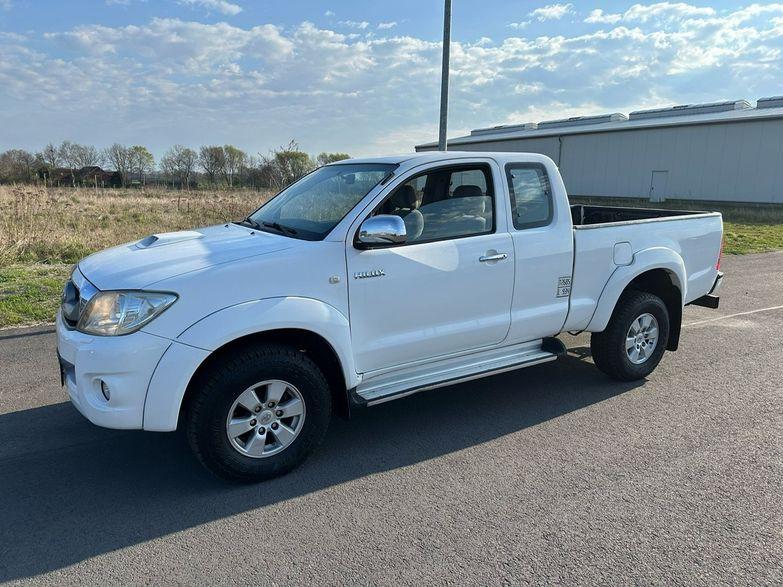 Toyota Hilux 4WD 2.5 Diesel, Klima, Navi, Schalter, SUV