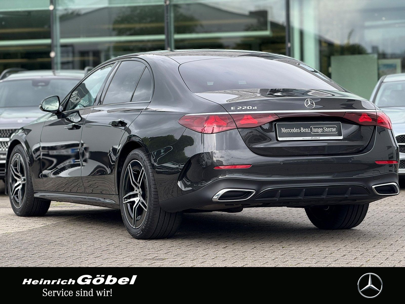 Fahrzeugabbildung Mercedes-Benz E 220 d AMG*DISTRONIC*TOTWINKEL*KEYLESS*AMBIENTE