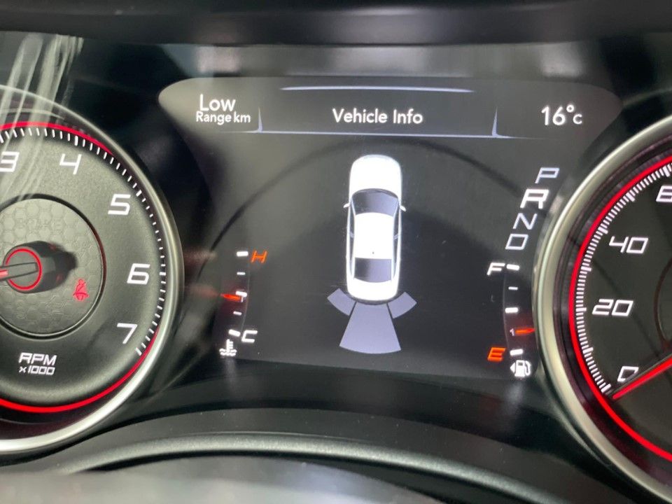 Fahrzeugabbildung Dodge Charger 5.7 HEMI V8 Zivil Police 81.000 KM