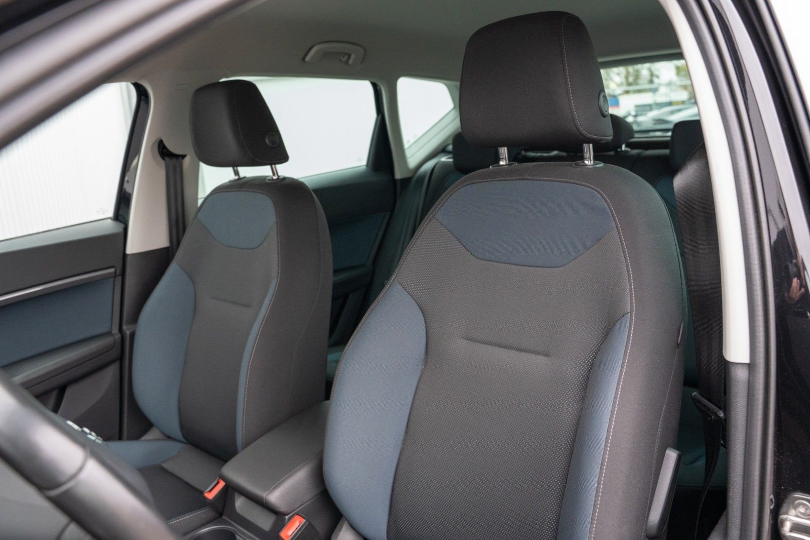 Fahrzeugabbildung SEAT ATECA STYLE 1.0 TSI LED 1.HD CARPLAY WENIG KM