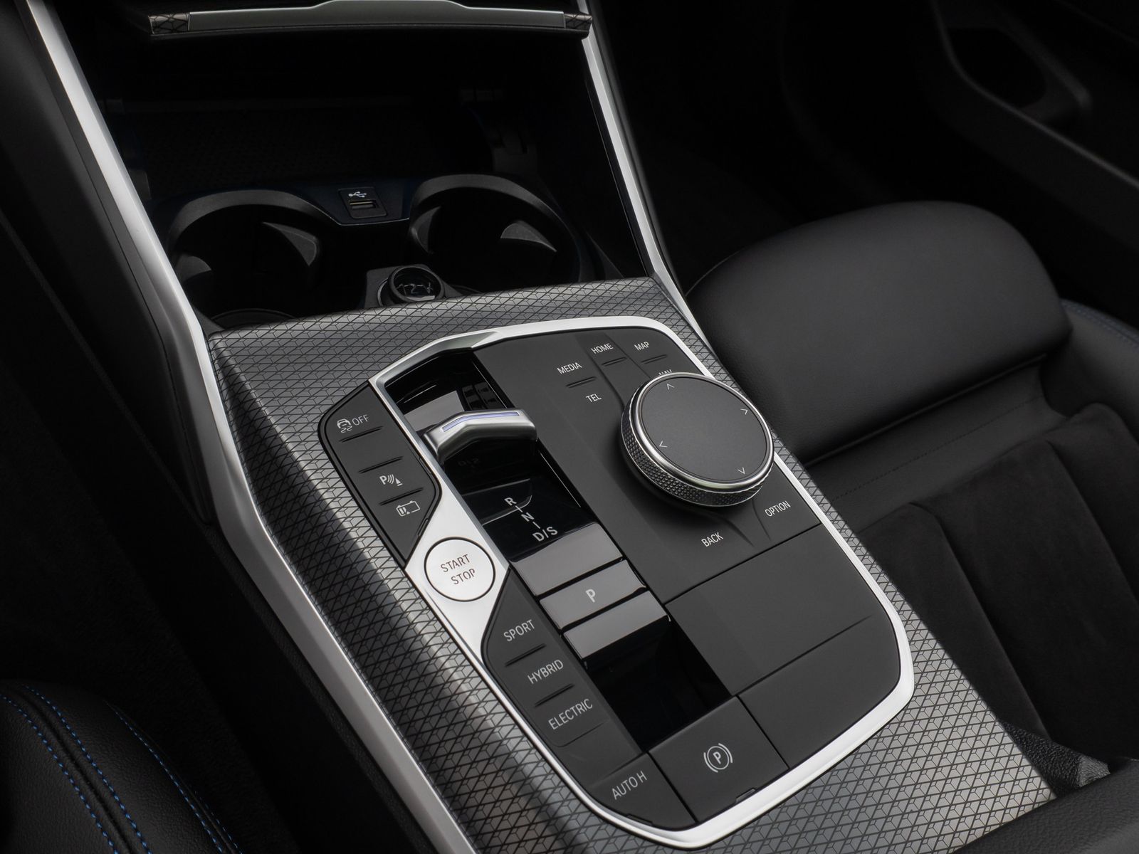 Fahrzeugabbildung BMW 330e M Sport Panorama Kamera HUD DAB HiFi AHK