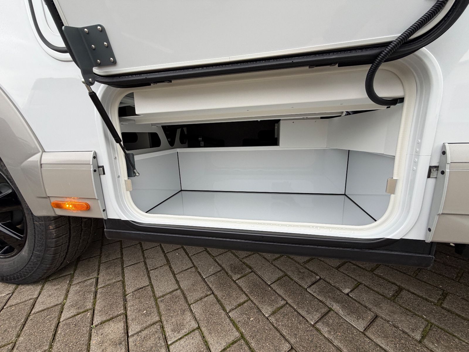 Fahrzeugabbildung Carthago chic c-line 4.9 LE MJ26 Cortina