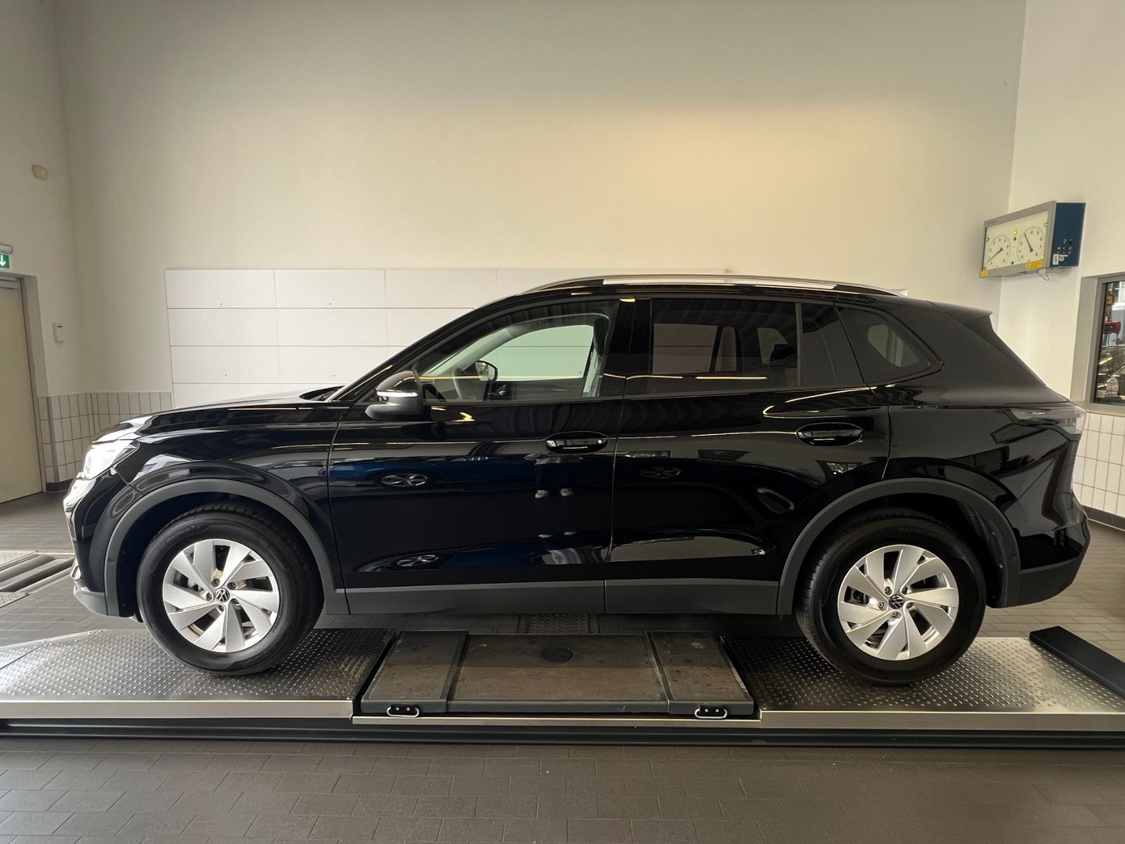 Fahrzeugabbildung Volkswagen Tiguan LIFE 1.5 eTSI DSG *AHK, LED Plus, Kamera,