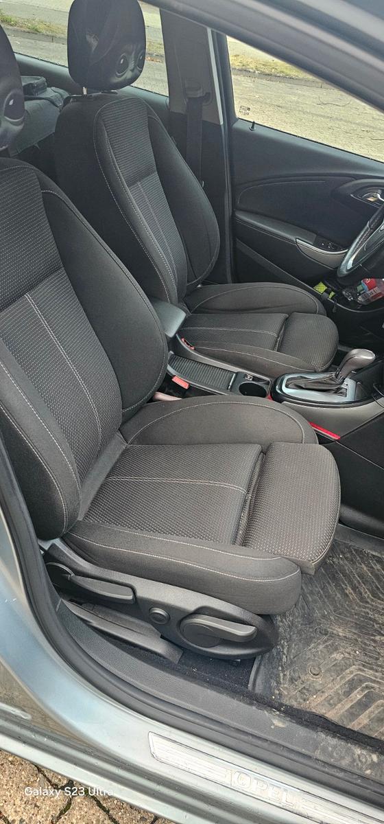 Opel Astra 2014 — photo 11