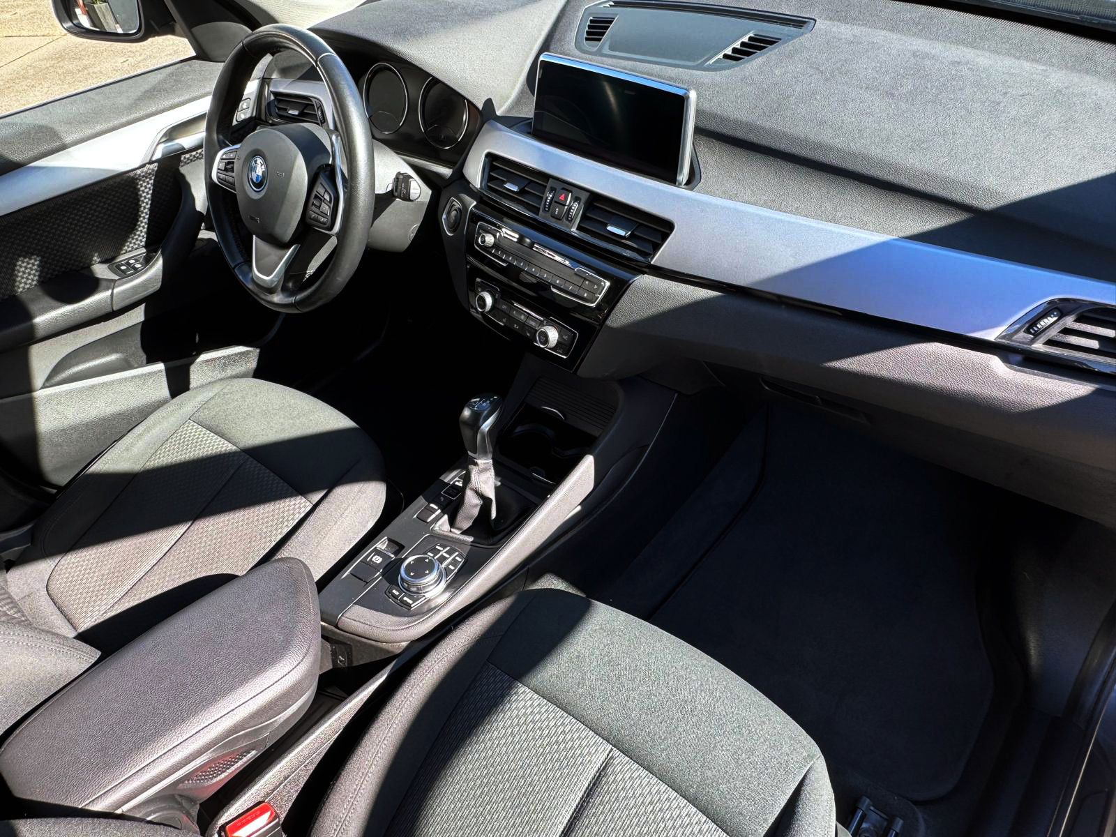 Fahrzeugabbildung BMW X1 xDrive25e Advantage ACC KAM LED PANO AHK SHZ
