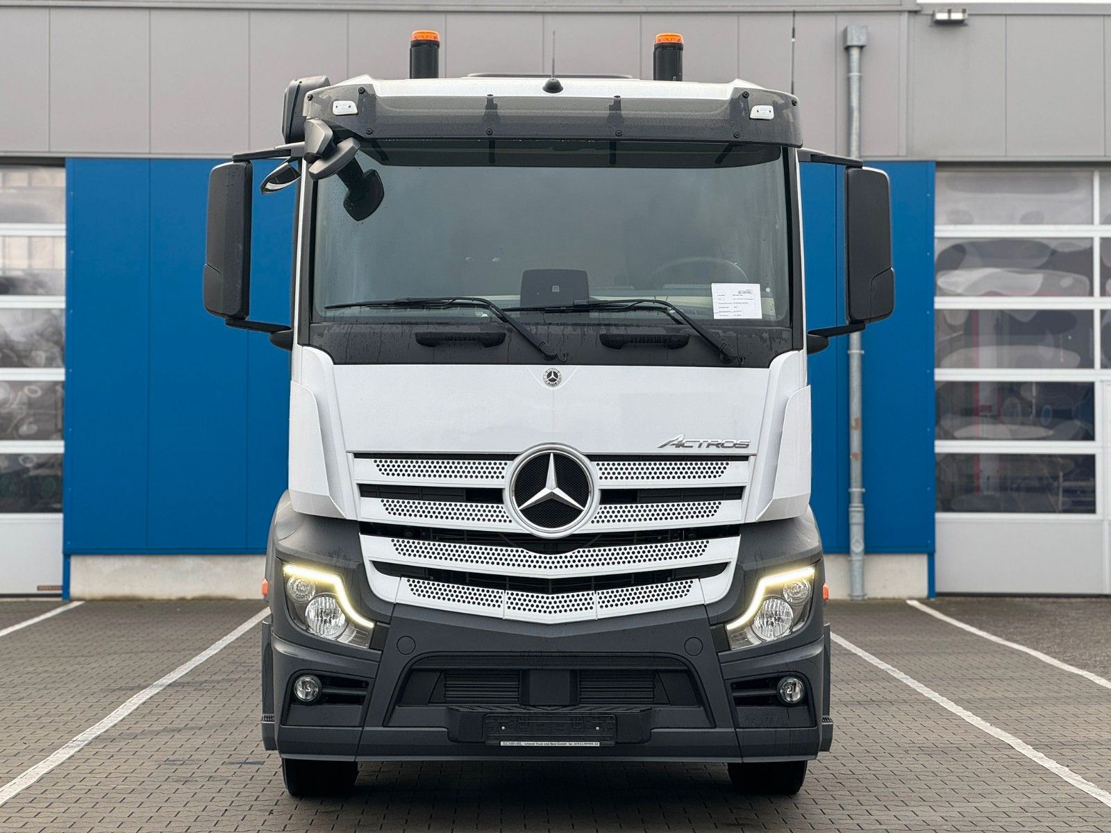 Fahrzeugabbildung Mercedes-Benz Actros 2545 6x2-4 Abrollkipper HYVA  Lift/Lenk