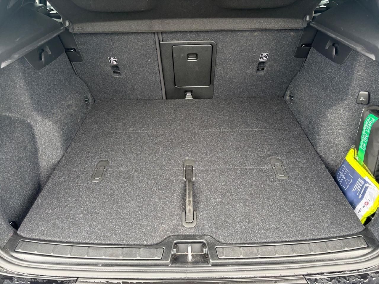Fahrzeugabbildung Volvo XC40 B3 Benzin Plus Black Edition 2WD