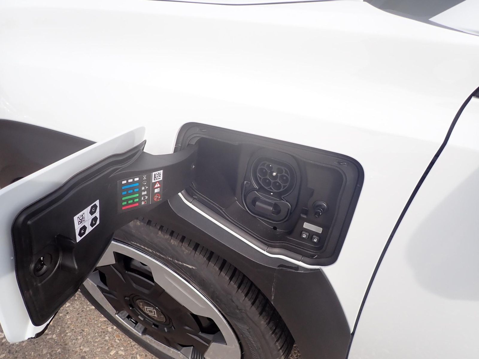 Fahrzeugabbildung Renault R 4 E-Tech elektrisch Advance 150 Comfort Range