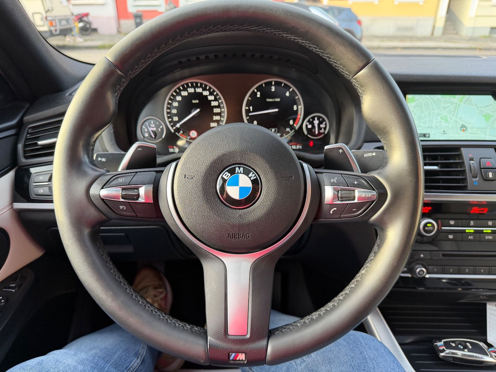 Fahrzeugabbildung BMW X4 xDrive 35 d M SPORT STANDHEIZUNG AHK SD LED