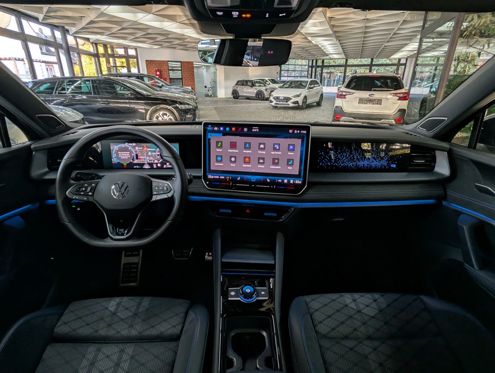 Fahrzeugabbildung Volkswagen Tayron R-Line 360°H&K HUD PANO IQ-LIGHT BLACK 7S
