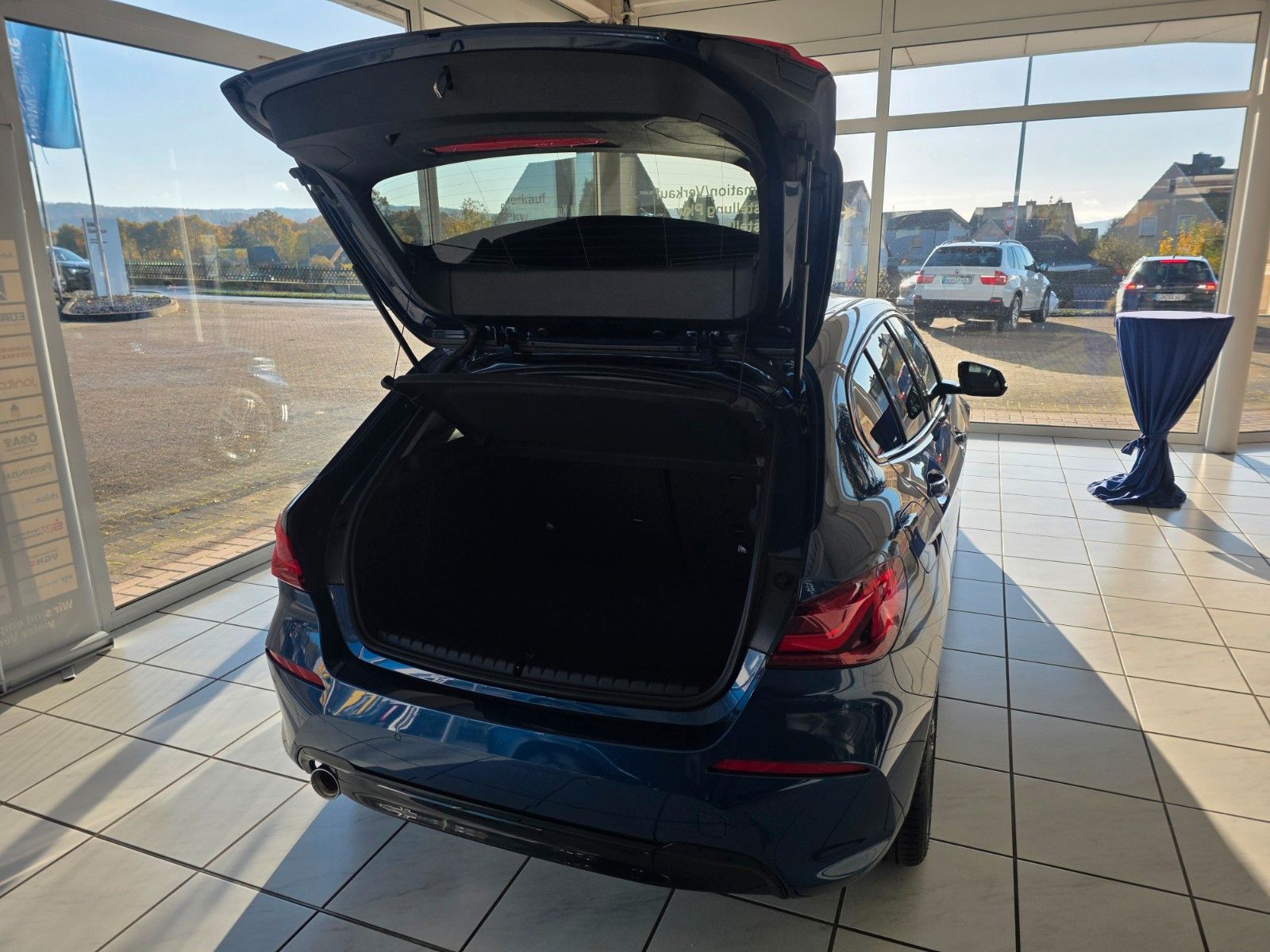 BMW 118 i Sport Line Lim, PDC v+h,Navi,SHZ,Lenk.h. foto 21