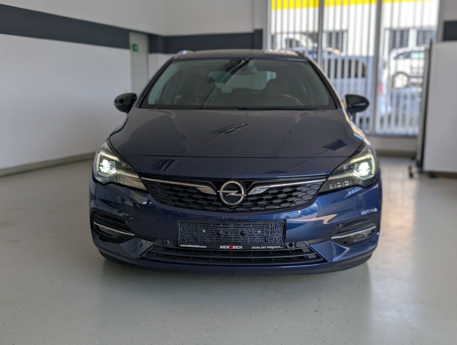 Fahrzeugabbildung Opel Astra Elegance PANORAMA LEDER MASSAGE MEMO 18"