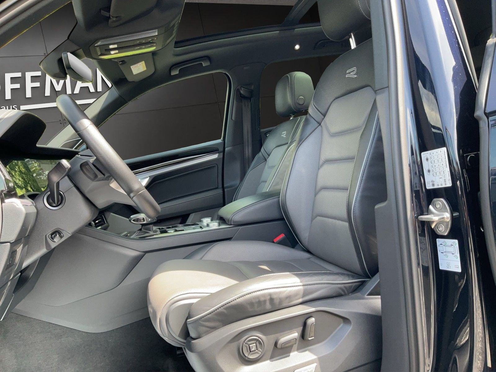Volkswagen Touareg 3.0TDI V6 R-Line 4Motion AHK Pano Matrix foto 10