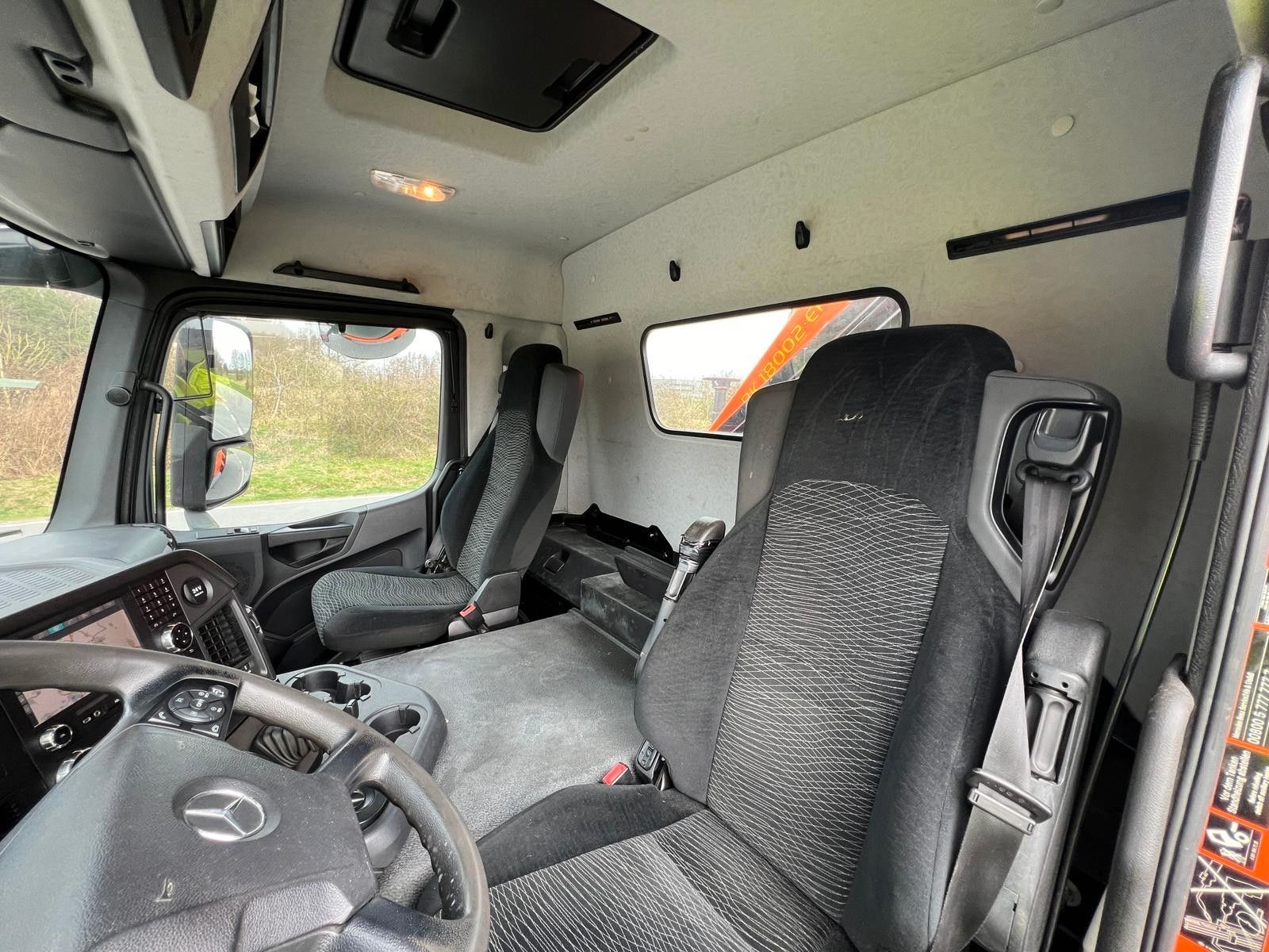Fahrzeugabbildung Mercedes-Benz Arocs 2643 Kipper PK 18002 Kran Bordmatik