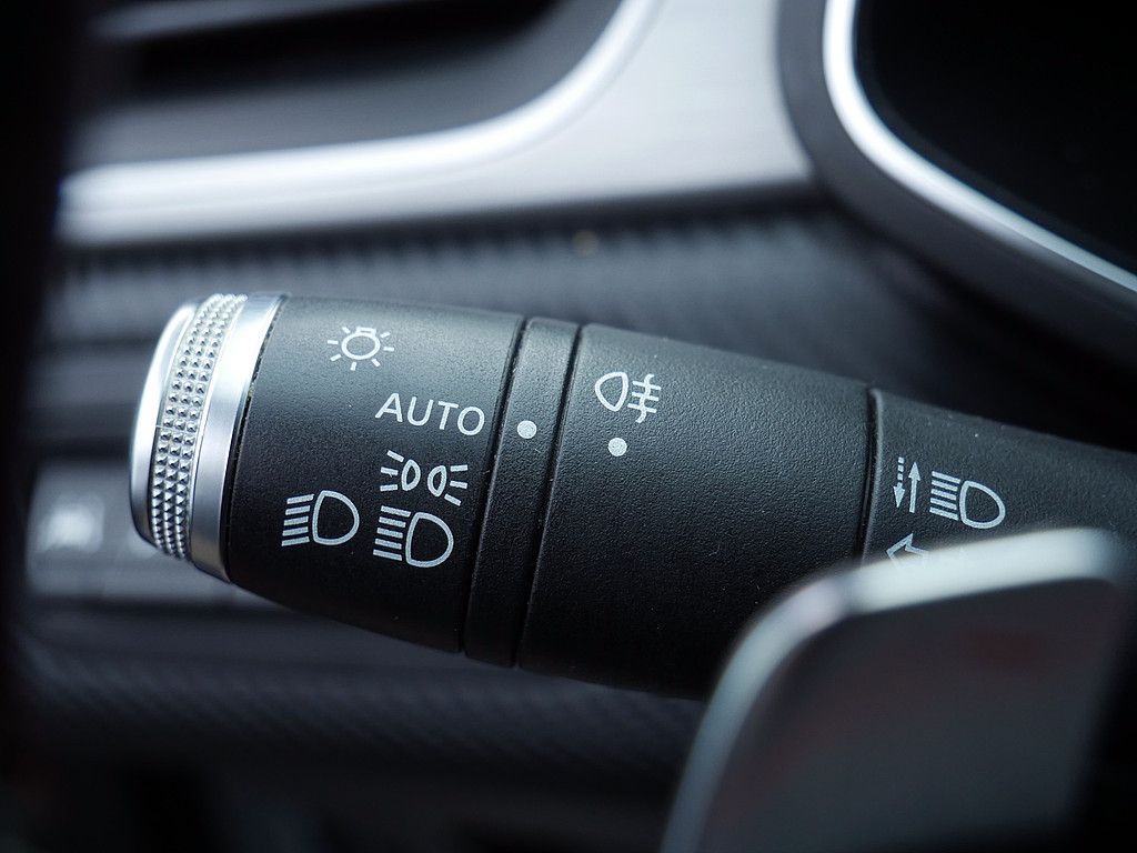 Fahrzeugabbildung Renault Captur R.S. Line TCe 140 17950R SHZ ACC LED 360°