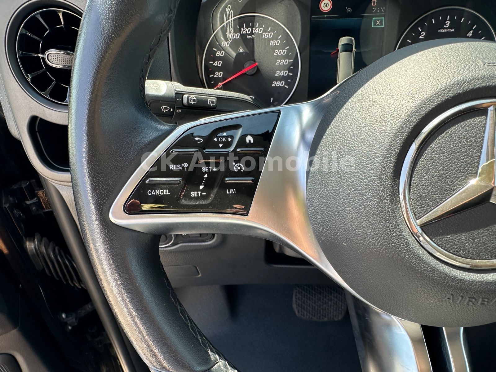 Fahrzeugabbildung Mercedes-Benz Vito Tourer 119 PRO lang/9 Sitze/Navi/LED/Kamera