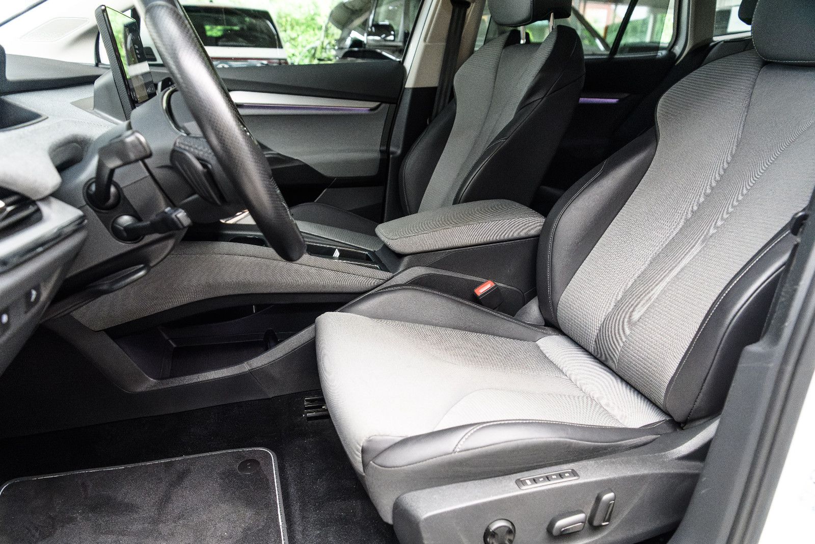 Fahrzeugabbildung SKODA Enyaq 80 +ACC +LED +CARPLAY