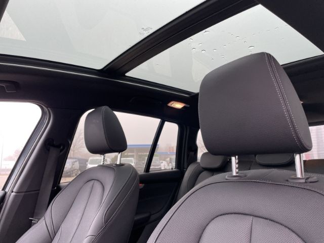 Fahrzeugabbildung BMW 220 Gran Tourer Sport Line Autom. AHK, Navi, Pan