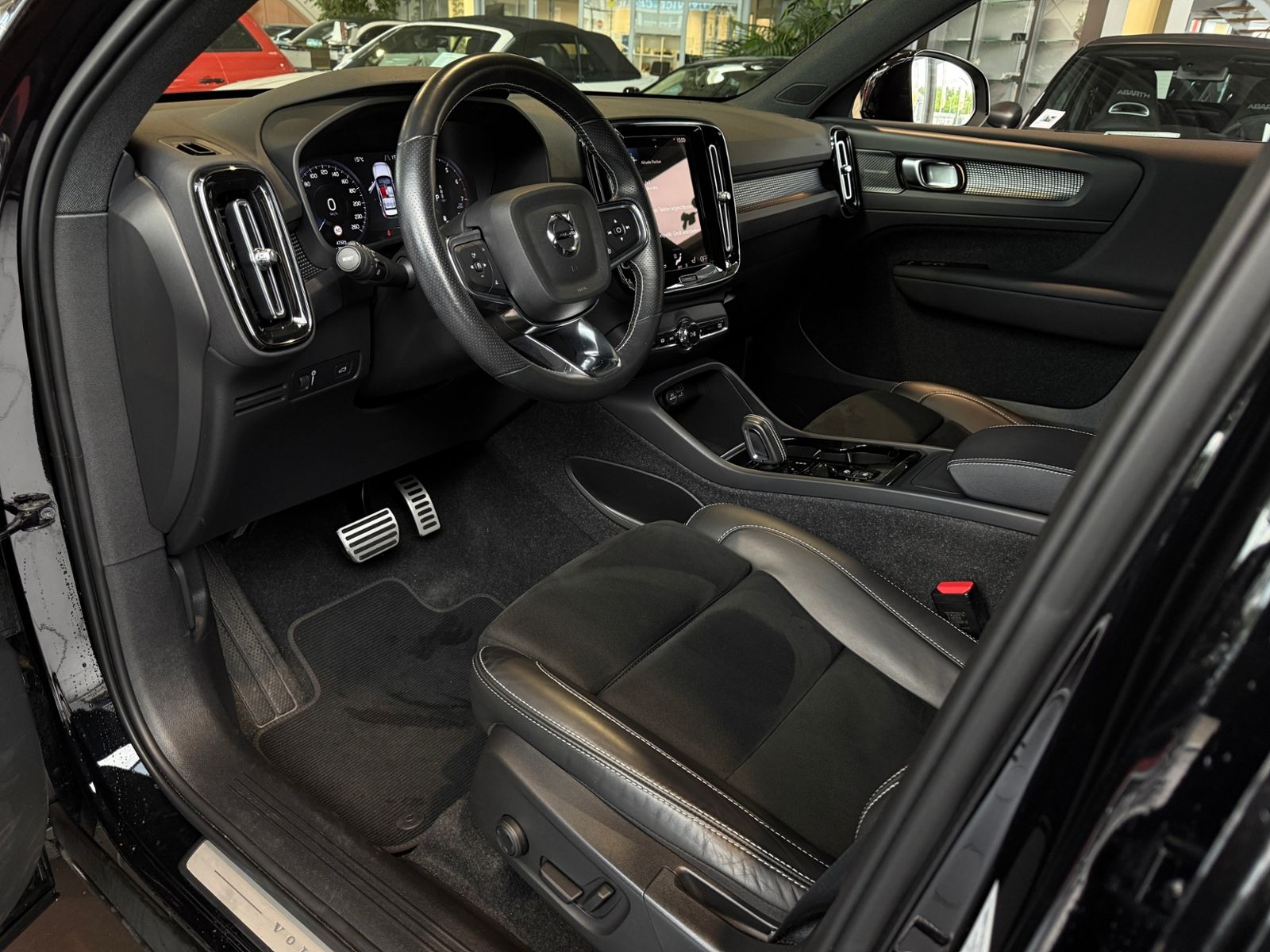 Fahrzeugabbildung Volvo XC40 R Design H/K ACC AHK KAM