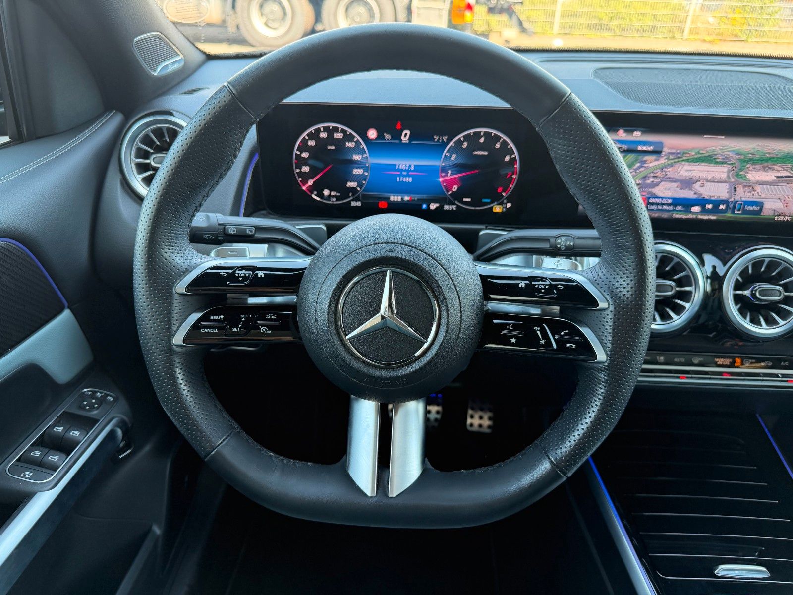 Fahrzeugabbildung Mercedes-Benz GLB 250 4M AMG Night+Pano+Burm+360°+Keyless+20"