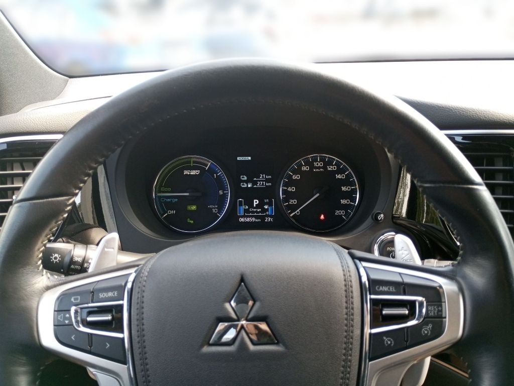 Fahrzeugabbildung Mitsubishi Outlander Plug-in Hybrid PLUS Intro 2.4 4WD AHK