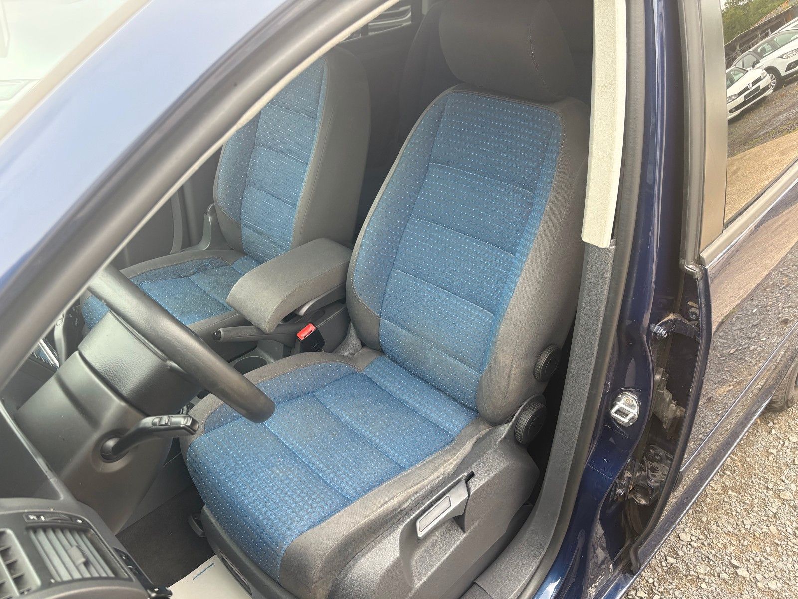 Fahrzeugabbildung Volkswagen Touran Trendline 1.9 TDI Navi SHZ AHK Klima