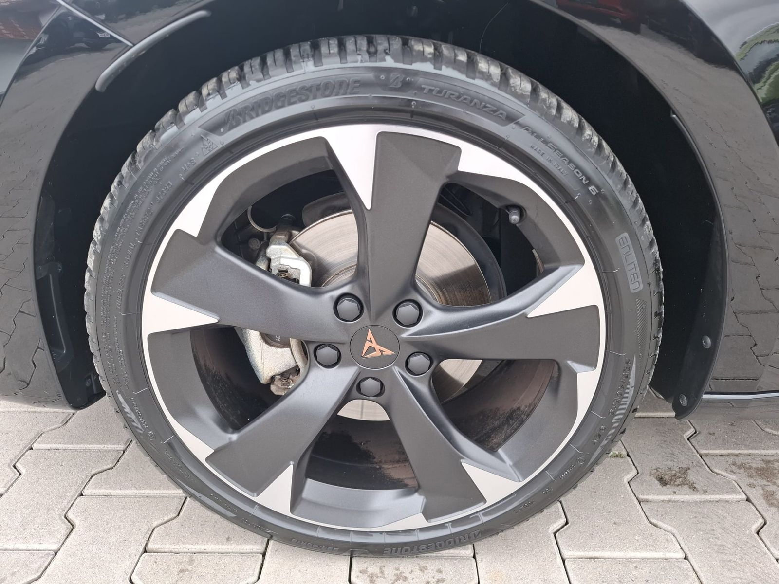 Fahrzeugabbildung CUPRA Leon 1.5 eTSI DSG AHK*DYNAMICA*EDGE*LED*5JGARAN.