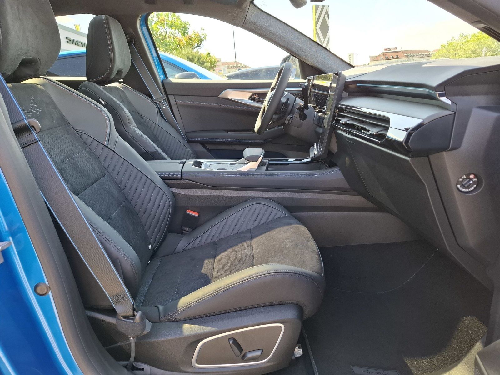 Renault Rafale - Bild 15