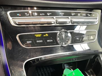 Mercedes E 220 - 12