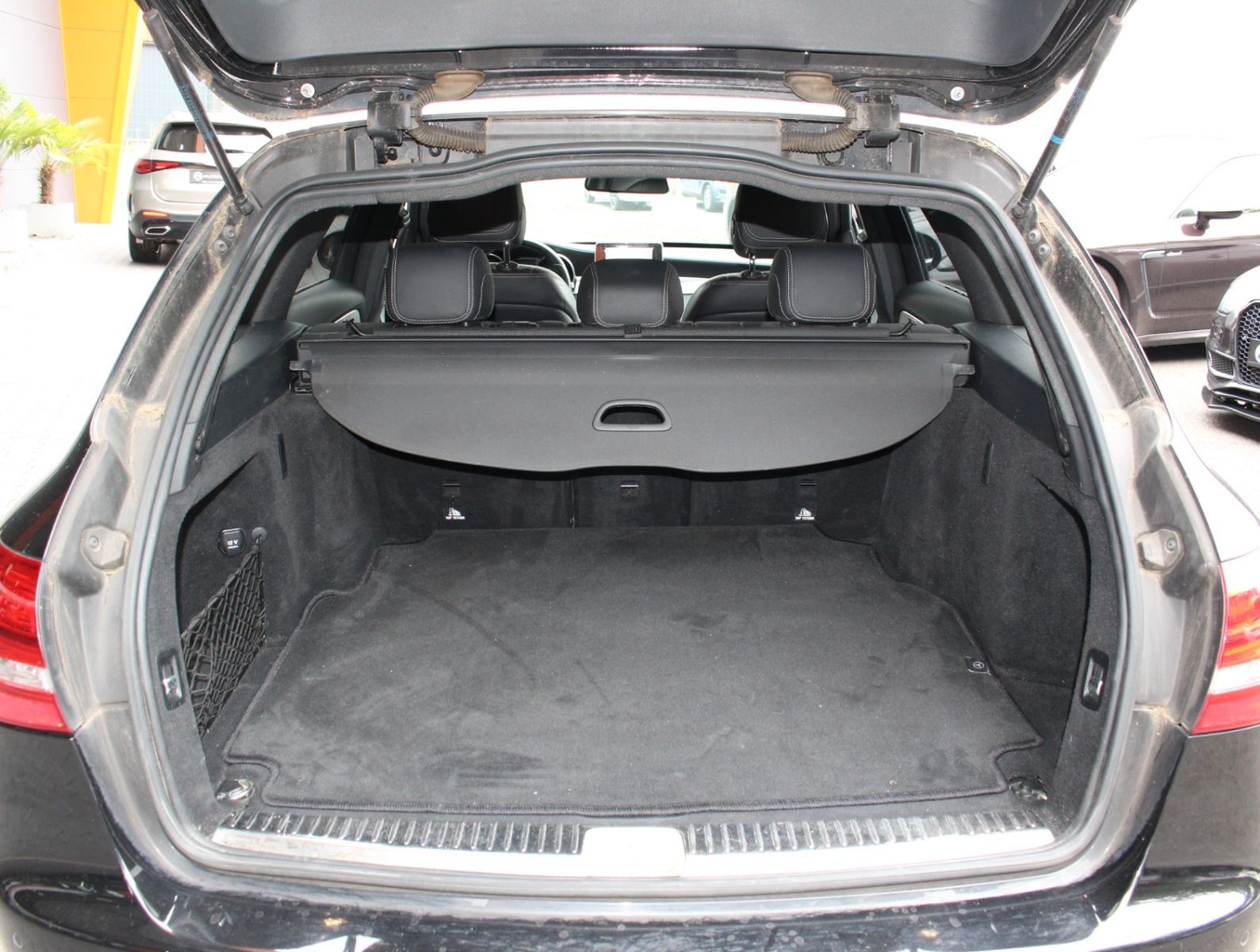 Fahrzeugabbildung Mercedes-Benz C 200 d T AMG Line Distronic+LED+Navi+Totwinkel