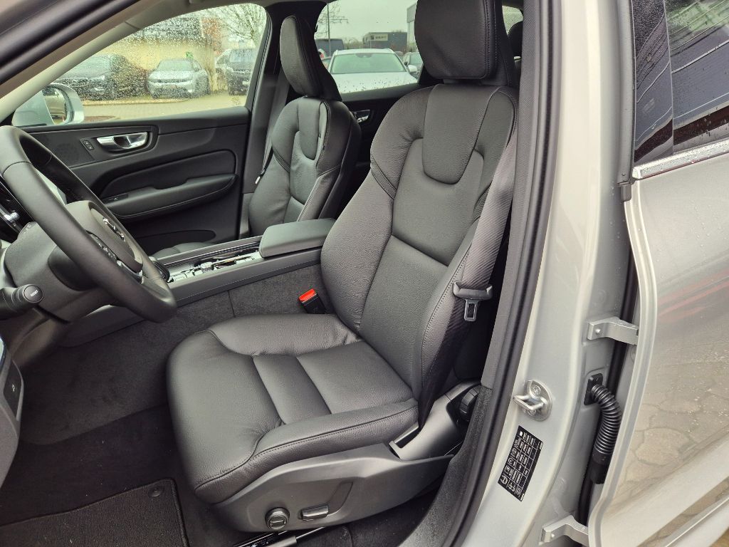 Fahrzeugabbildung Volvo XC60 B5 B AWD Core+Fahrerassist+Leder+Allwetter