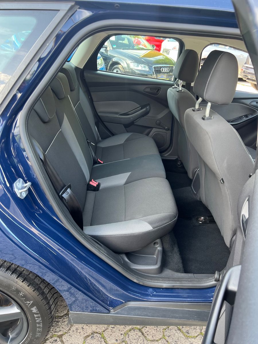 Fahrzeugabbildung Ford Focus Turnier 1.6 Ambiente