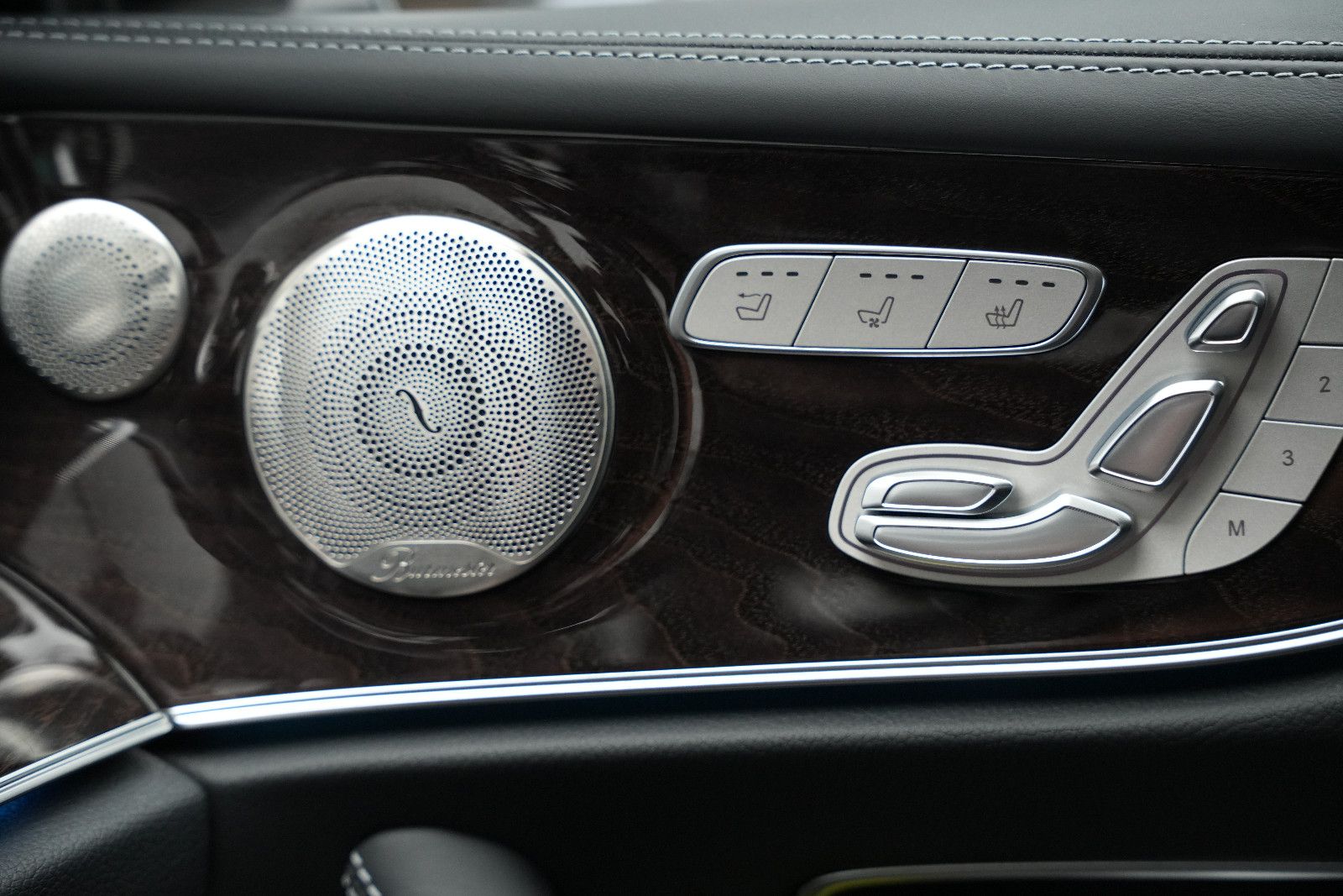 Fahrzeugabbildung Mercedes-Benz E 450 Cabrio AMG/BURMESTER/HUD/AMBIENTE/MASSAGE/