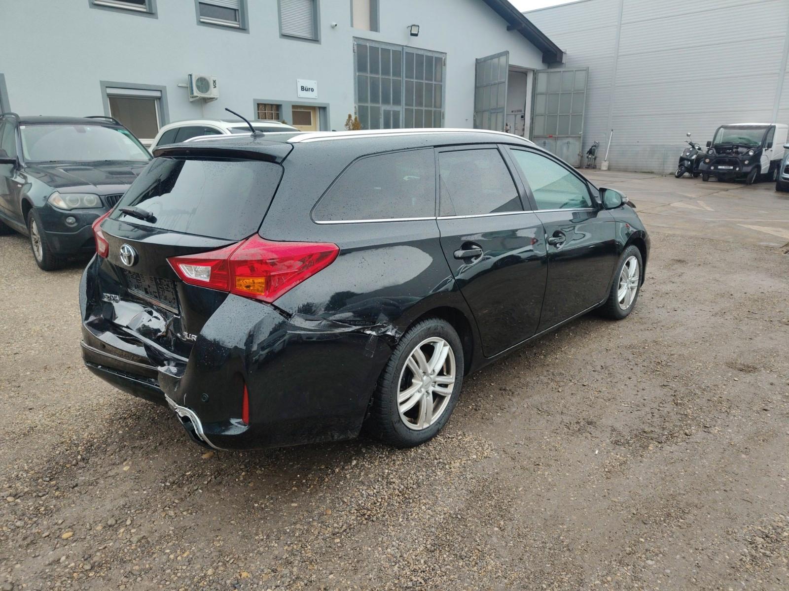 Toyota Auris 2015 — engine 1.998 cm³, 124 HP (91kW)