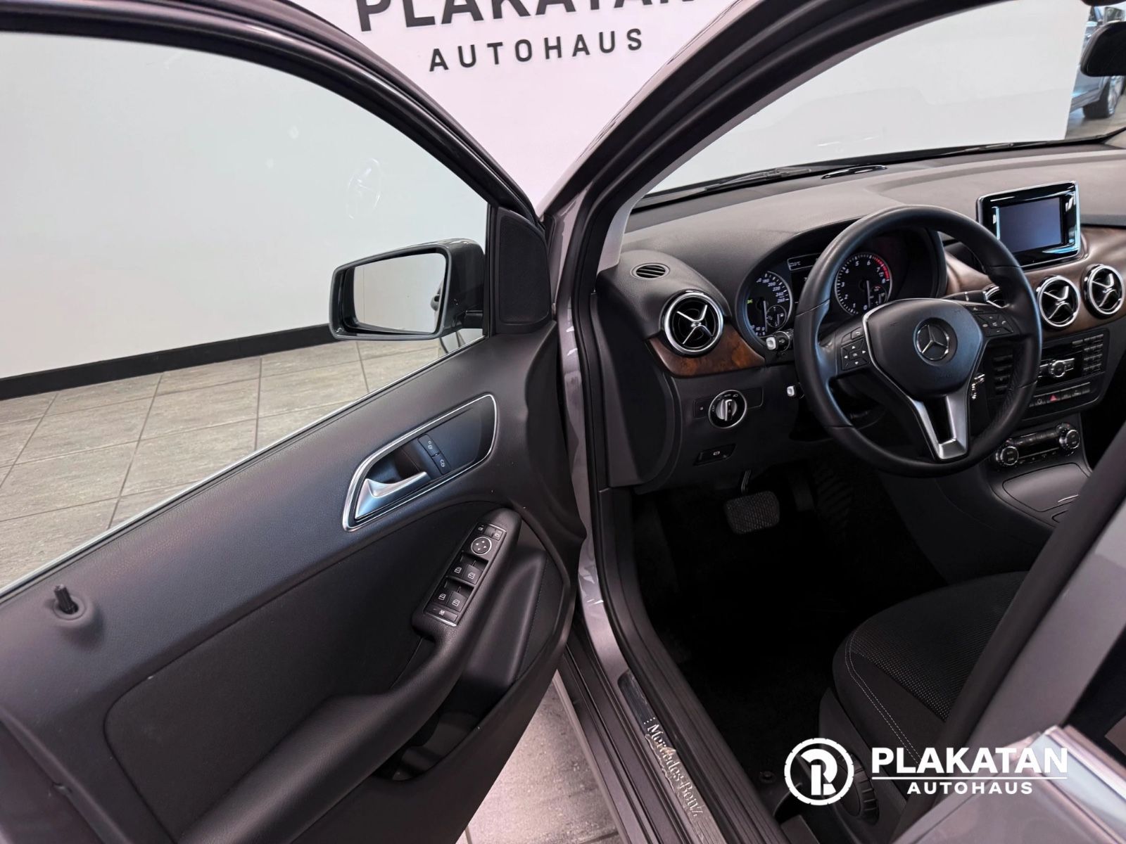 Fahrzeugabbildung Mercedes-Benz B 200 Navi Bi-Xenon Tempomat 1Hand