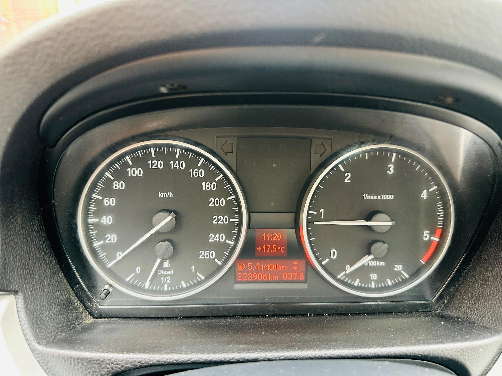 BMW 320 2009 — photo 12