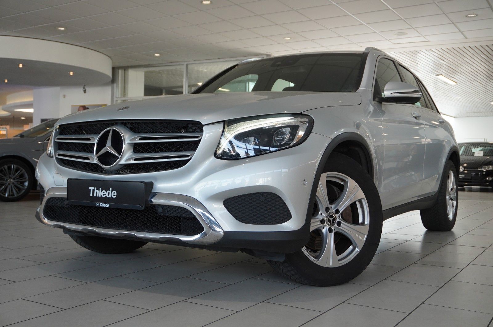 Fahrzeugabbildung Mercedes-Benz GLC 220D EXCLUSIVE 4MATIC NAVI/LED/KAMERA/SH/AHK