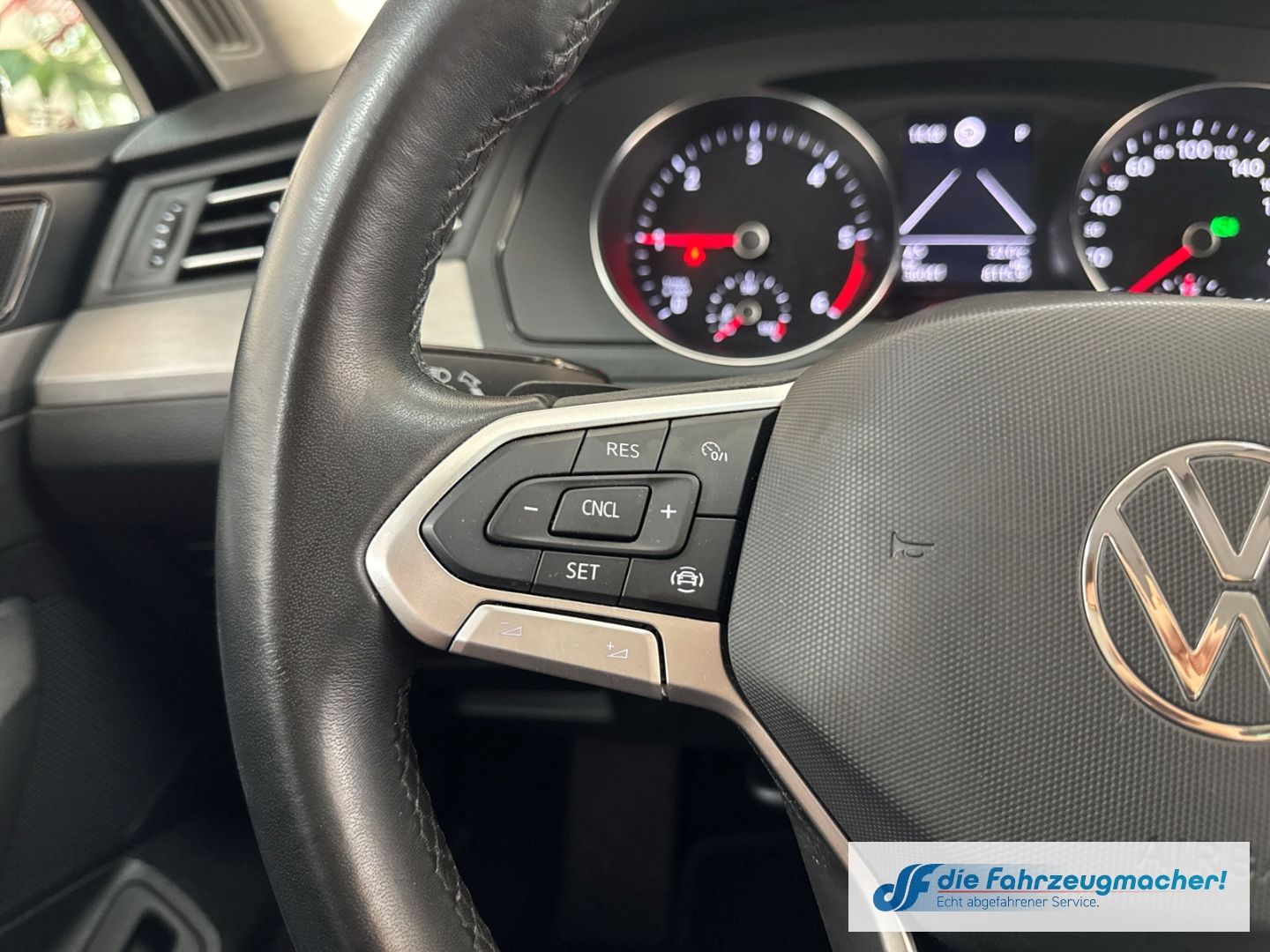 Fahrzeugabbildung Volkswagen Passat Variant Conceptline sch.AHK Navi LED ACC