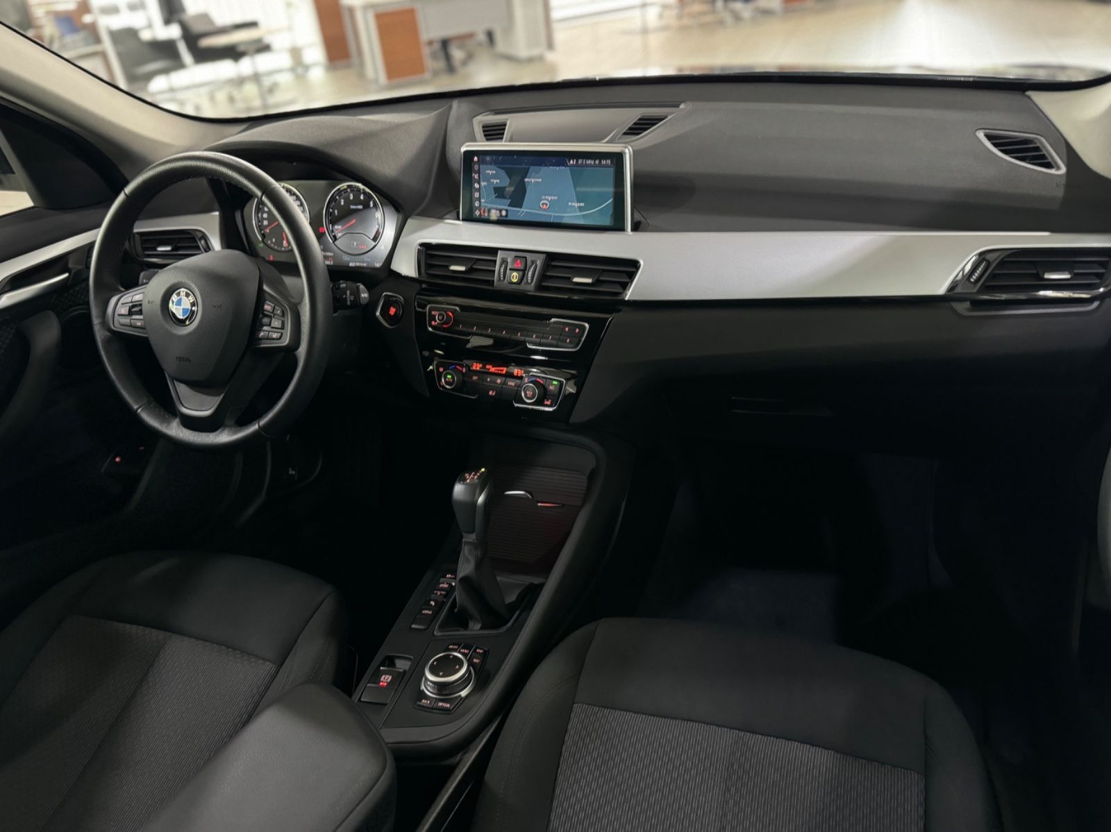 Fahrzeugabbildung BMW X1 xD25e Parkassist DAB Navi Geschwindigkeitsreg