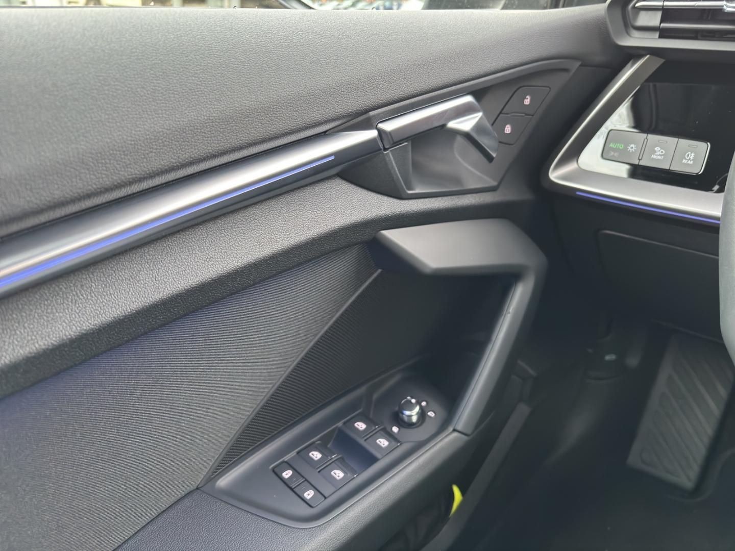 Fahrzeugabbildung Audi A3 Limousine advanced 30 TFSI S tronic Pano AHK