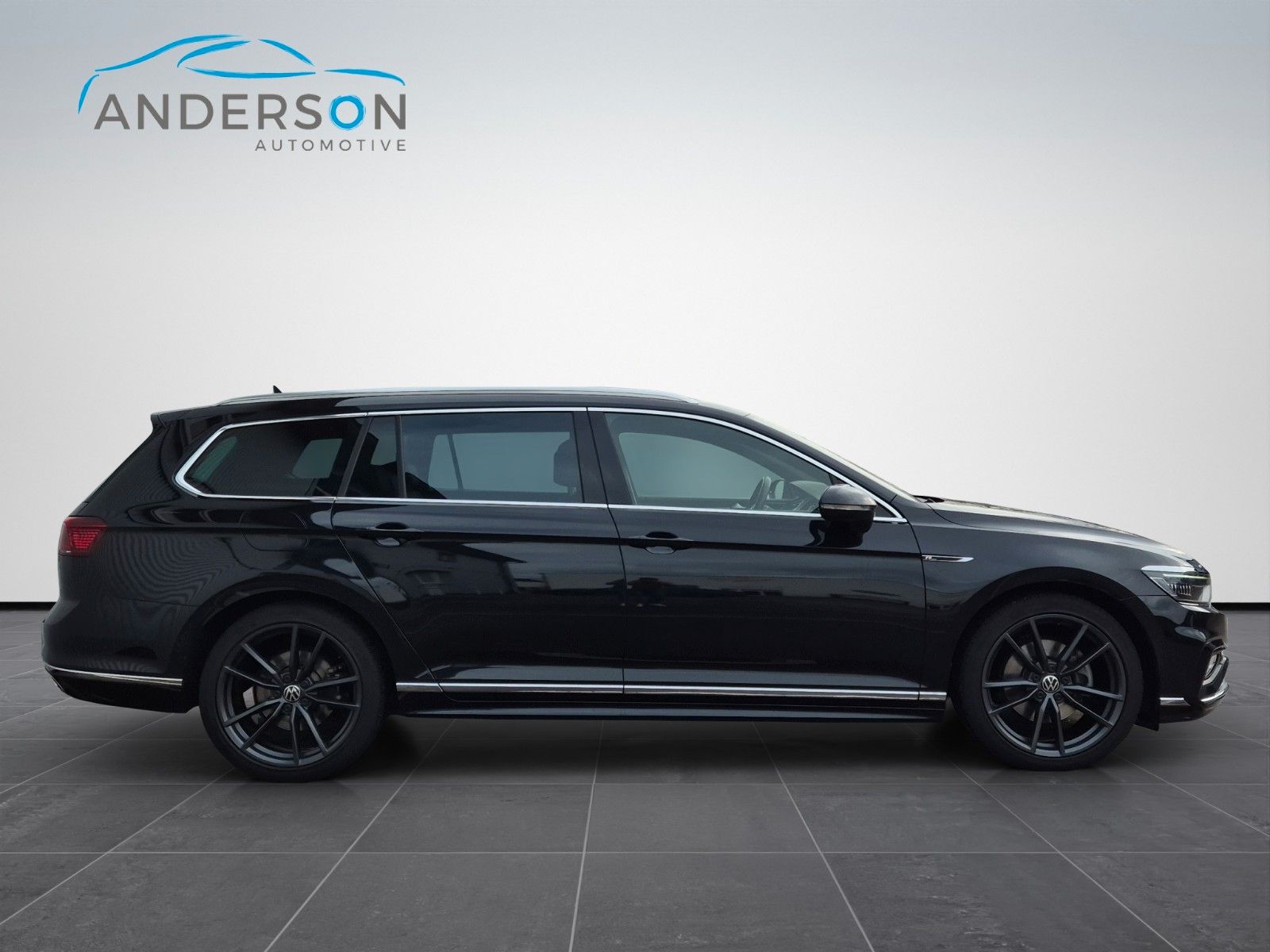 Fahrzeugabbildung Volkswagen PASSAT VAR. 2.0 TDI R-LINE 19" HUD KAM AHK PANO