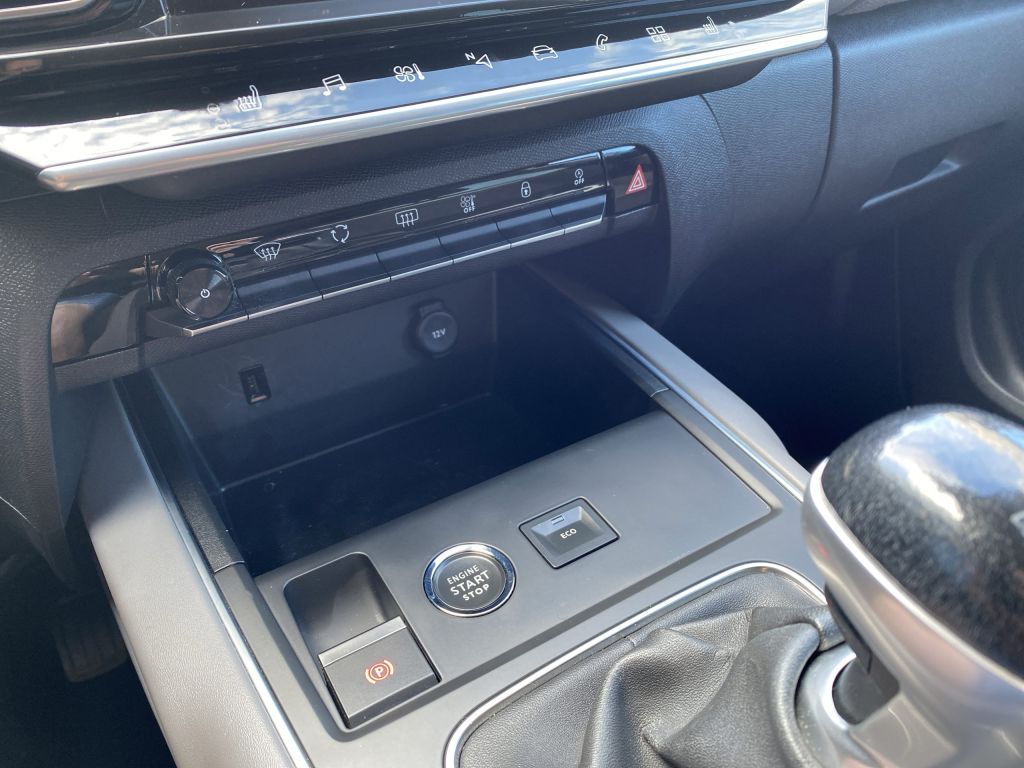 Fahrzeugabbildung Citroën C5 Aircross PT 130 S&S FEEL *Sitzh.*Navi*Cam*