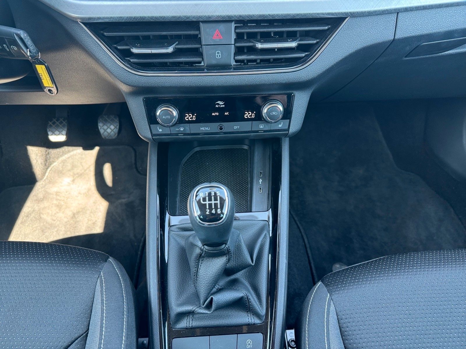 Fahrzeugabbildung SKODA Kamiq Ambition Tour 1.5 TSI