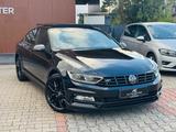 Volkswagen Passat Lim. R-Line 4Motion 239PS LEDER+PANO+